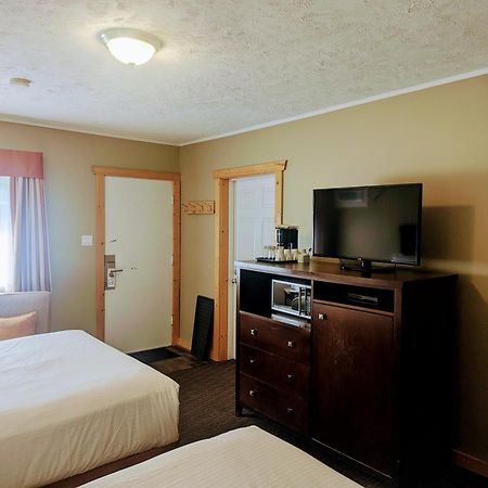Alpine Inn & Suites Nelson Buitenkant foto