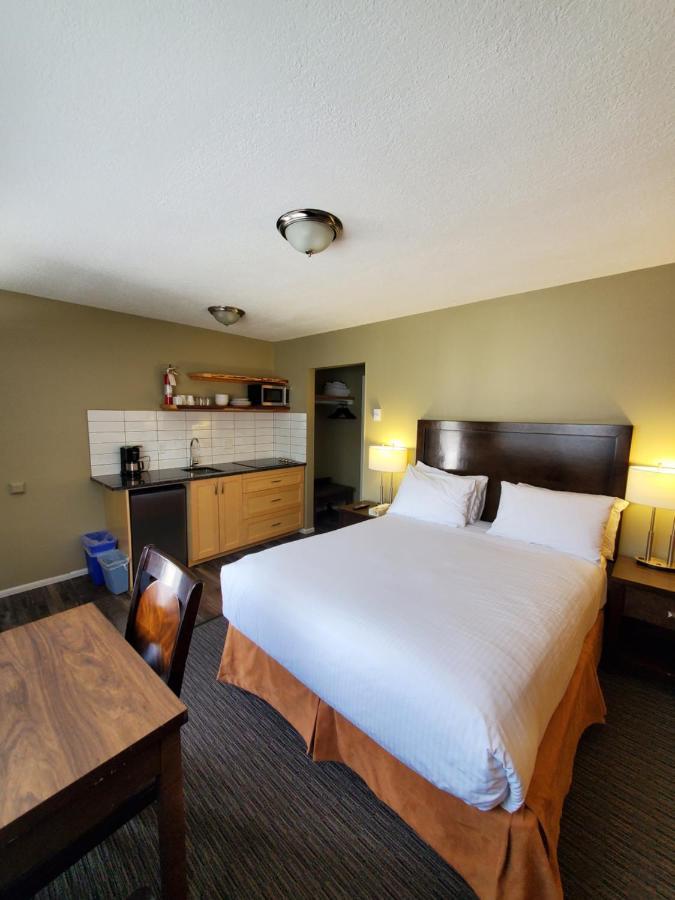 Alpine Inn & Suites Nelson Buitenkant foto