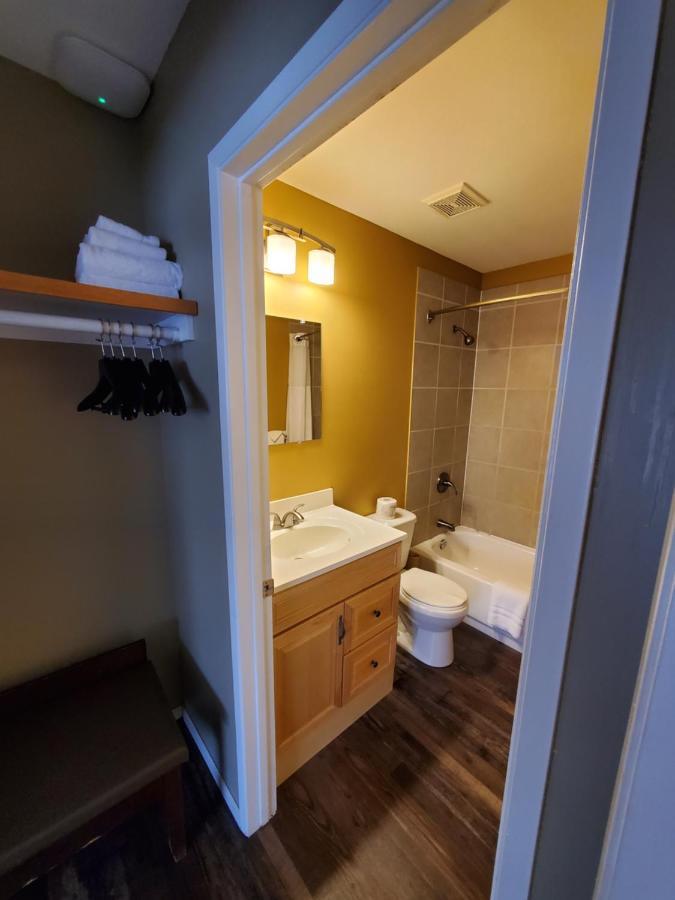 Alpine Inn & Suites Nelson Buitenkant foto