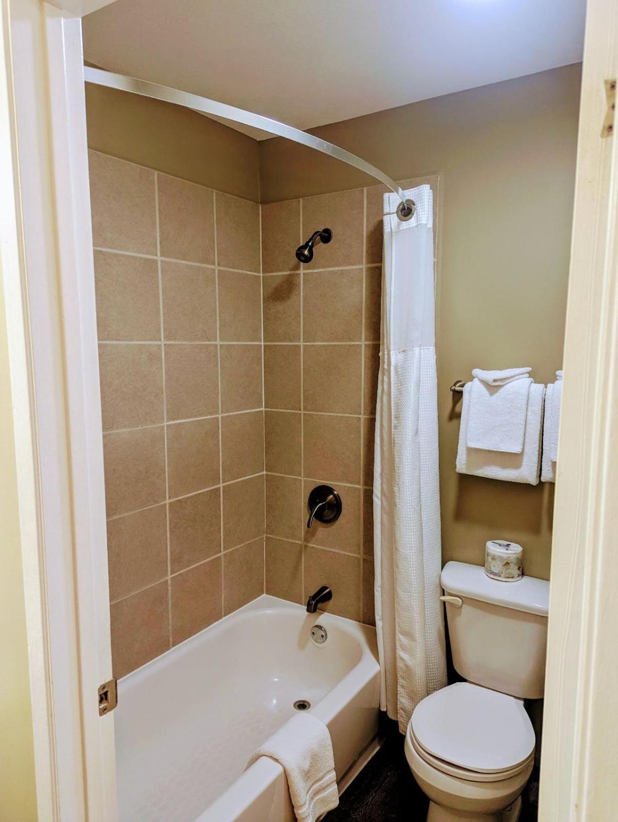 Alpine Inn & Suites Nelson Buitenkant foto