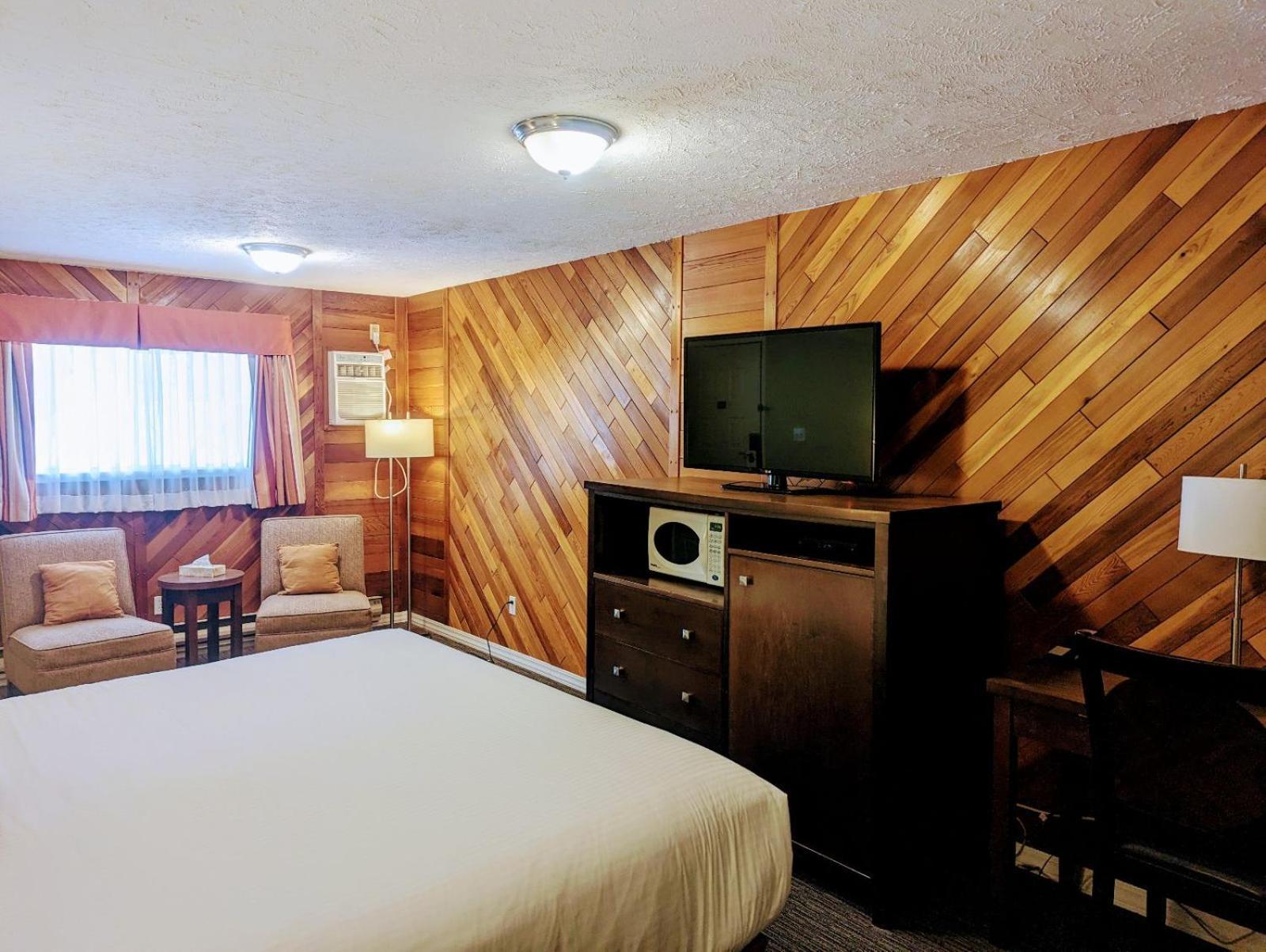 Alpine Inn & Suites Nelson Buitenkant foto