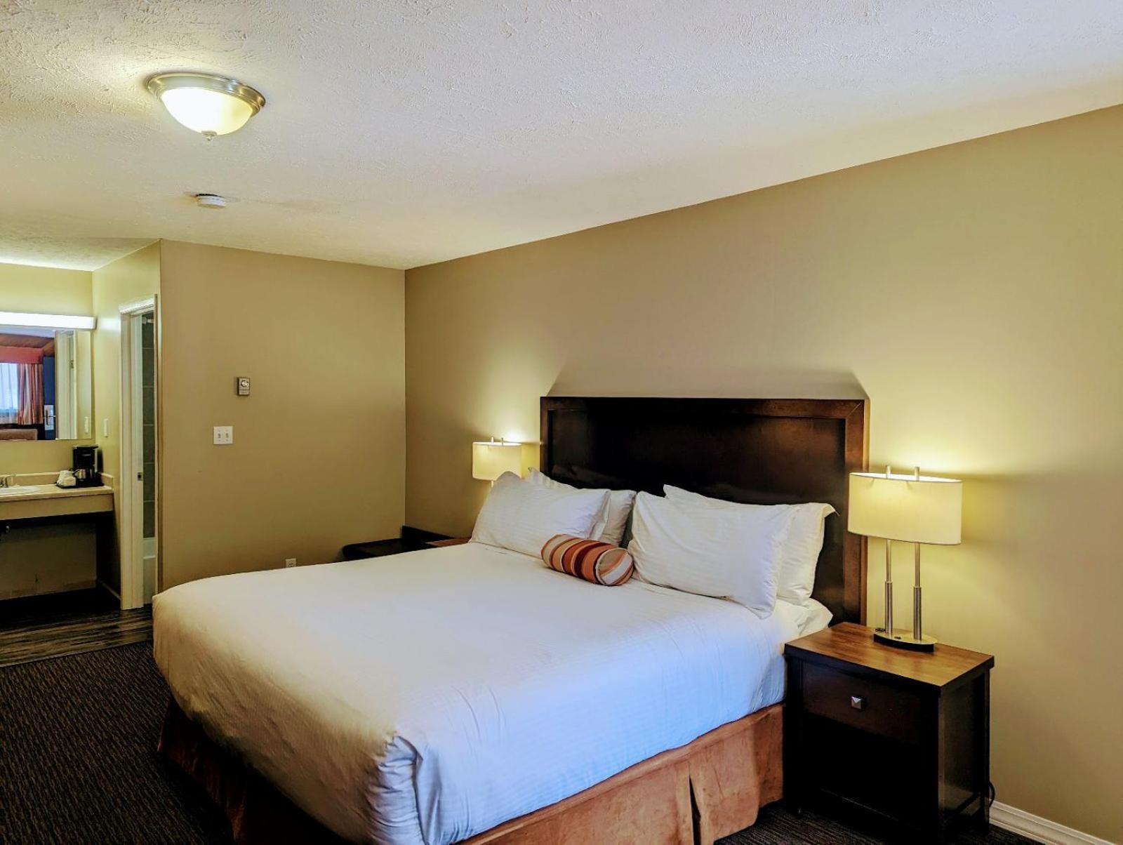 Alpine Inn & Suites Nelson Buitenkant foto