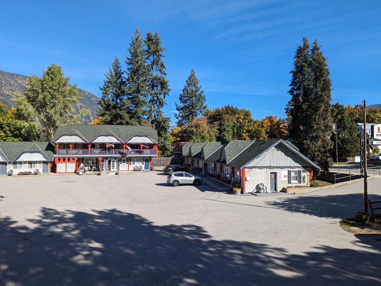 Alpine Inn & Suites Nelson Buitenkant foto