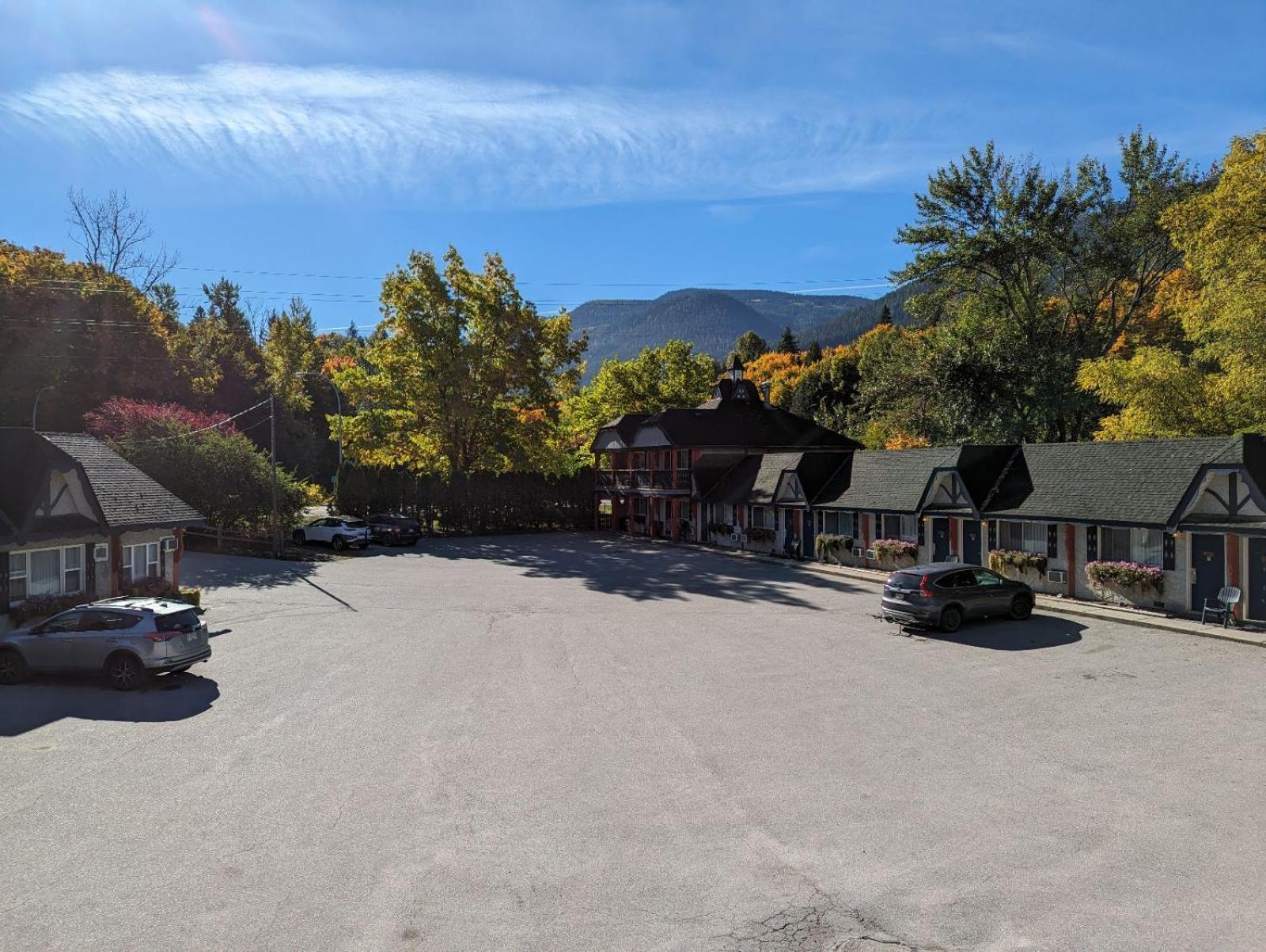 Alpine Inn & Suites Nelson Buitenkant foto