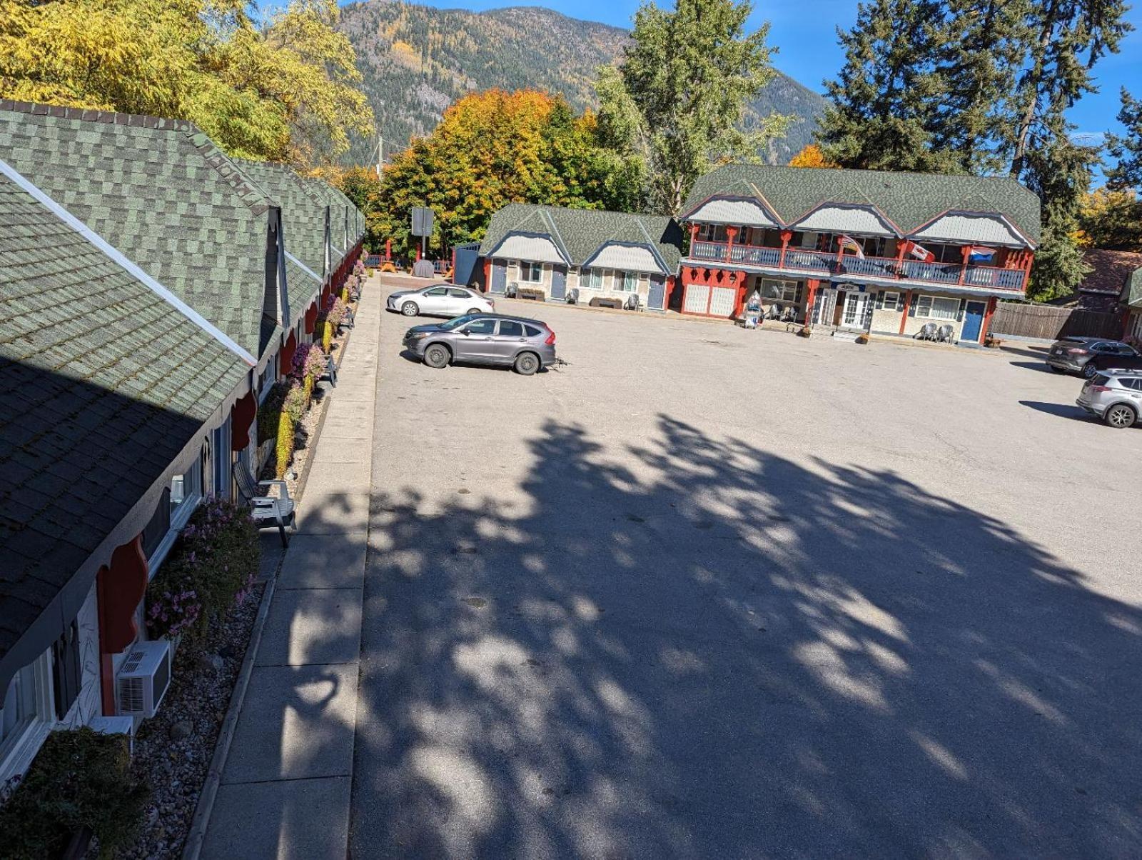 Alpine Inn & Suites Nelson Buitenkant foto