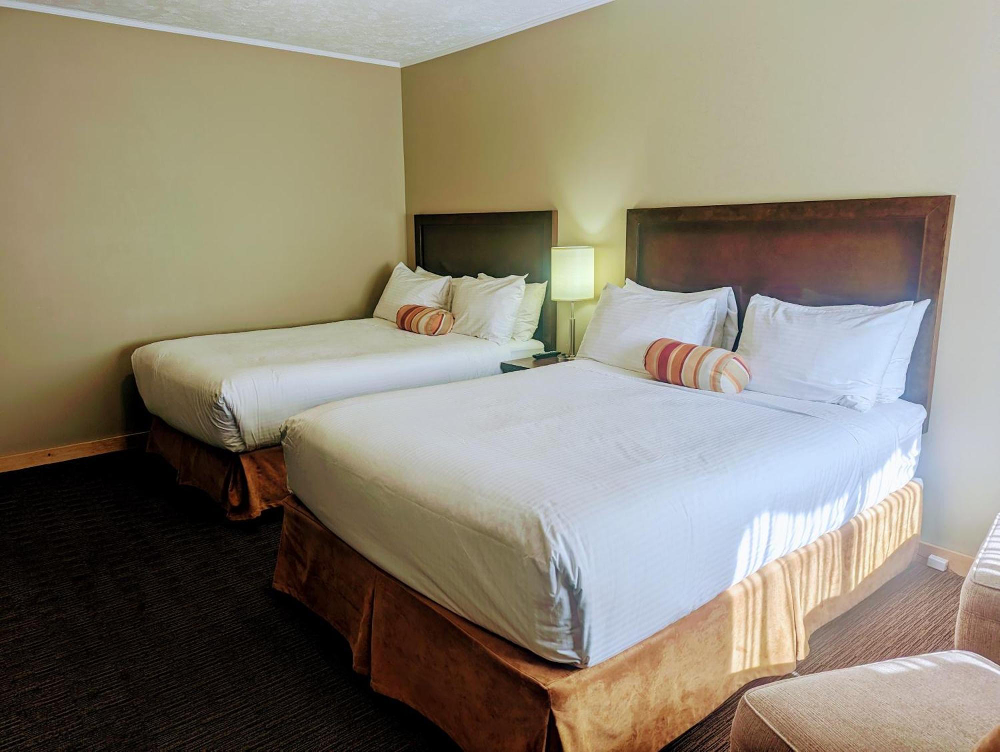 Alpine Inn & Suites Nelson Buitenkant foto