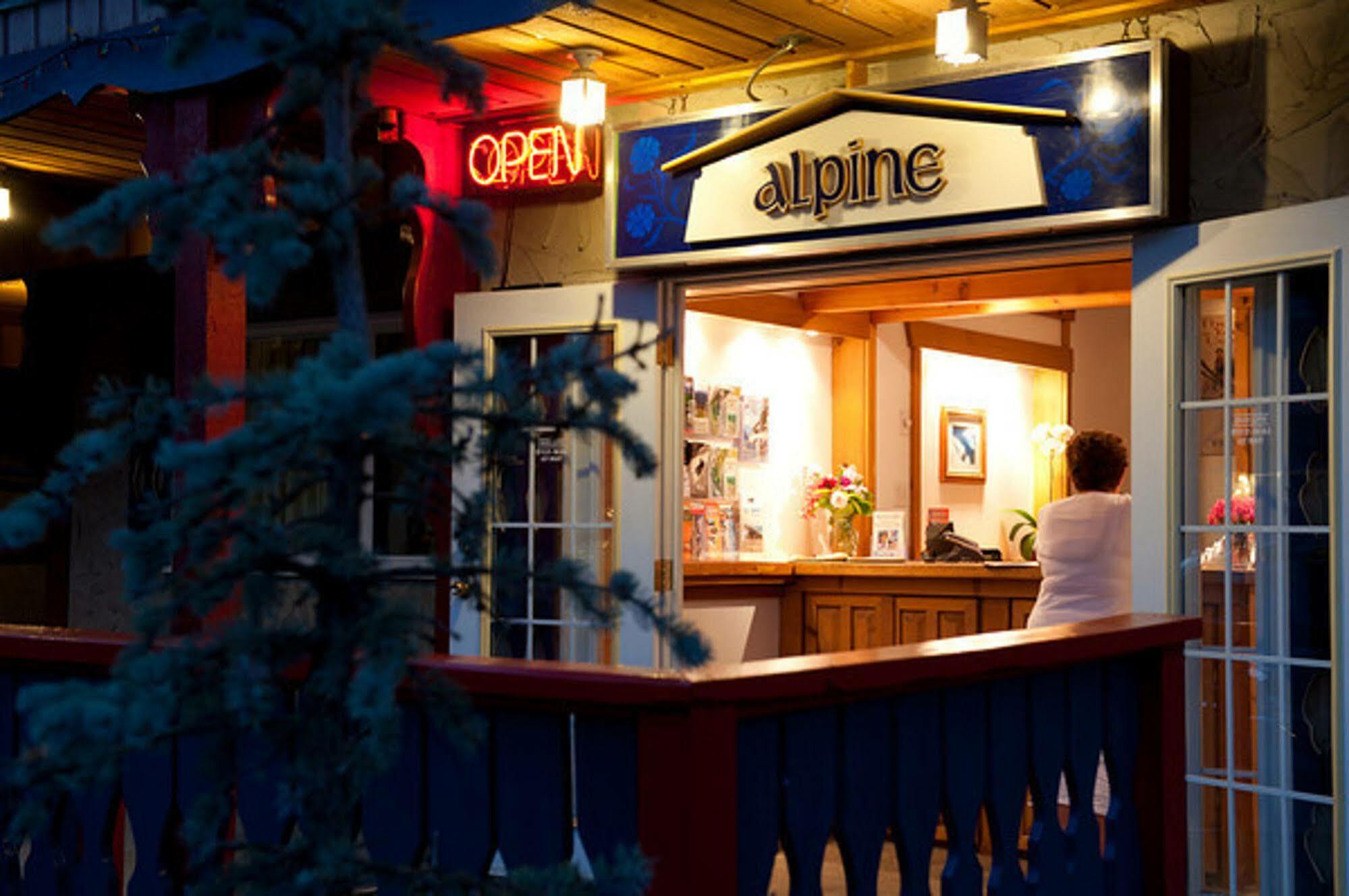 Alpine Inn & Suites Nelson Buitenkant foto