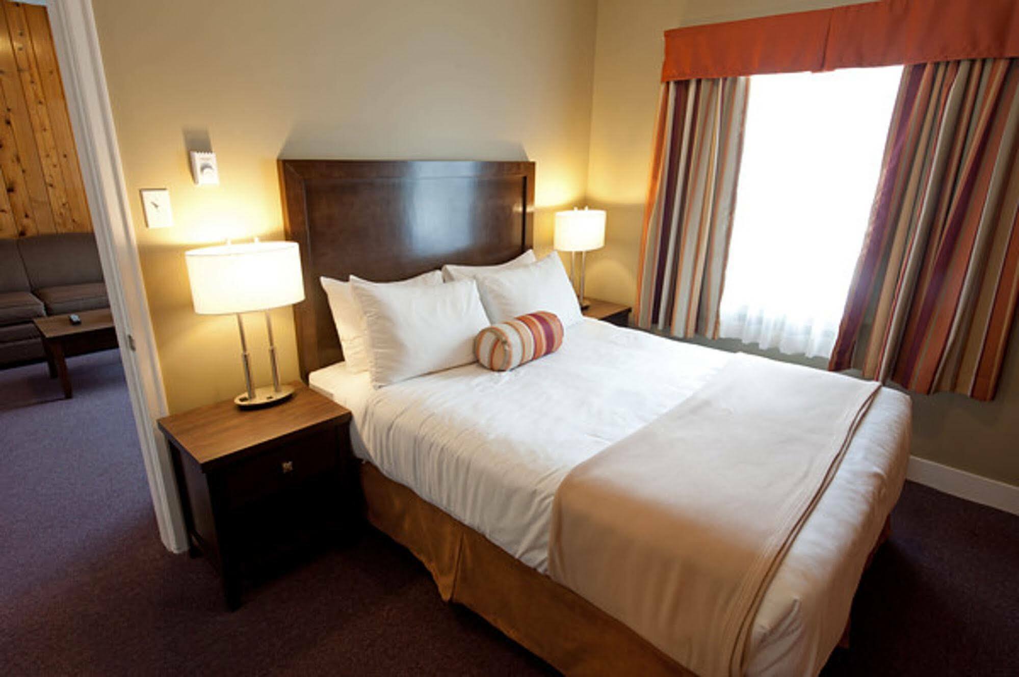Alpine Inn & Suites Nelson Buitenkant foto
