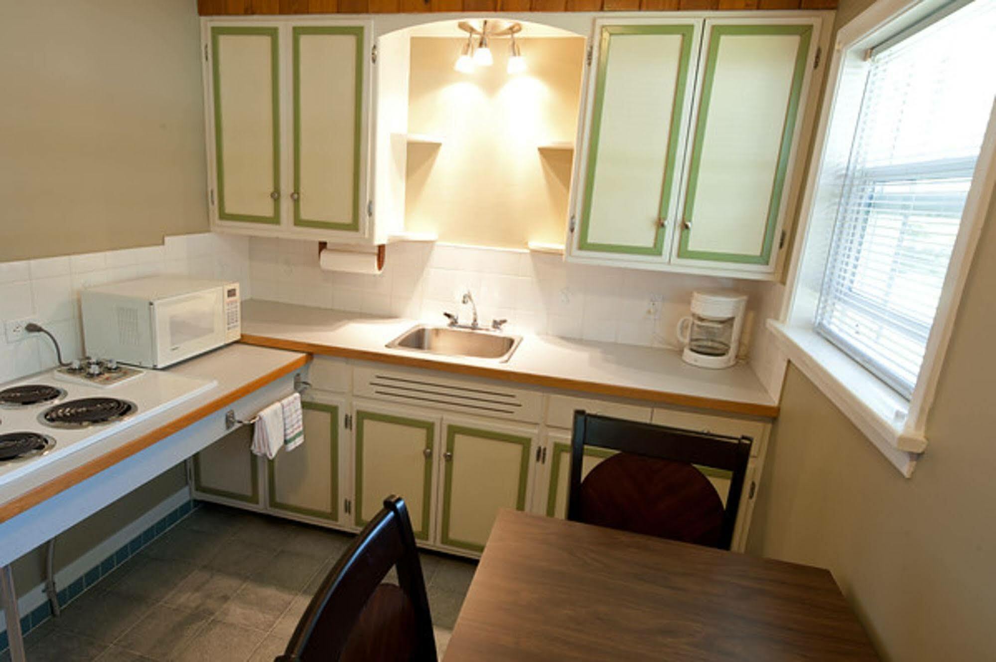 Alpine Inn & Suites Nelson Buitenkant foto