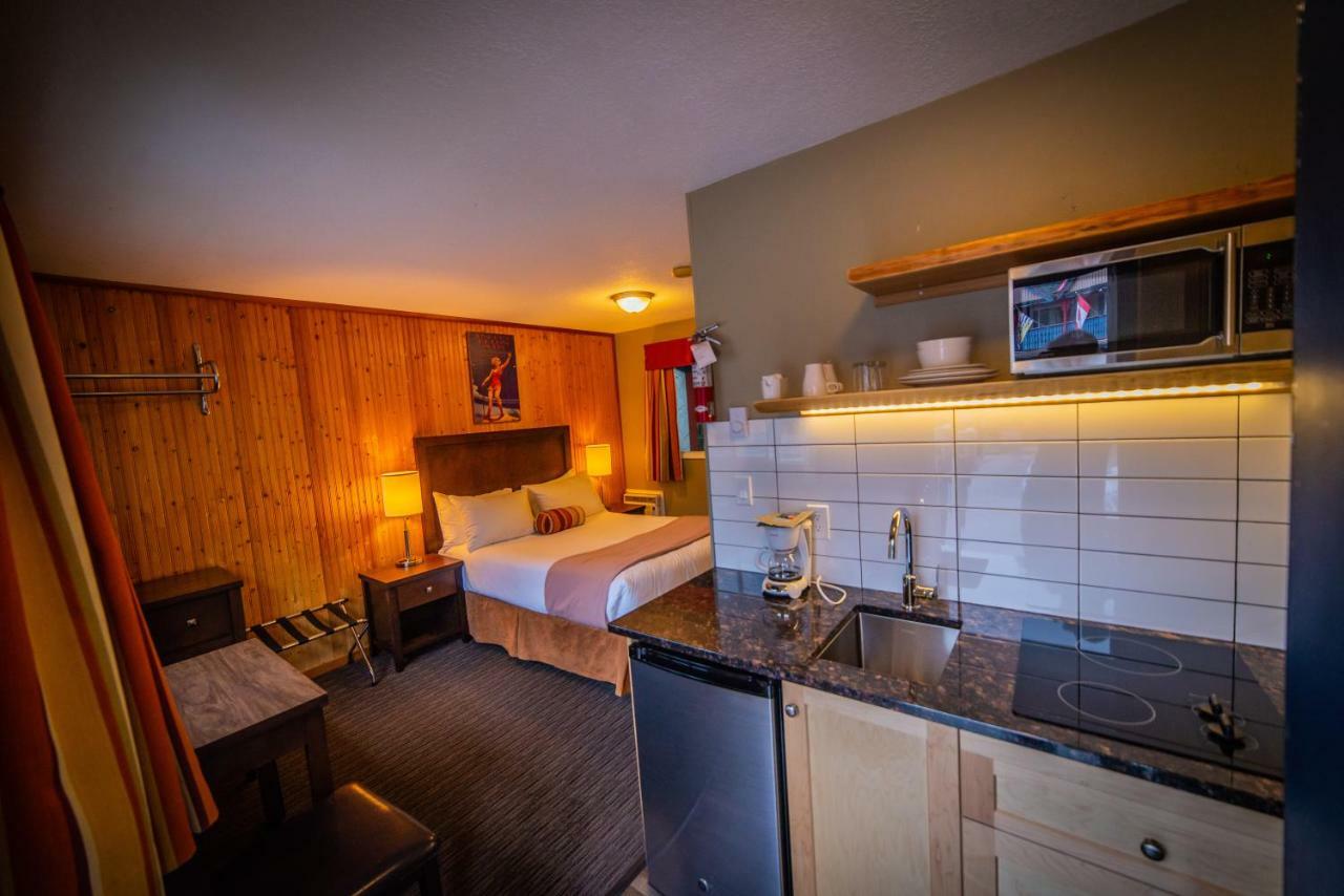 Alpine Inn & Suites Nelson Buitenkant foto