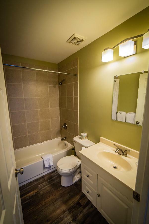 Alpine Inn & Suites Nelson Buitenkant foto