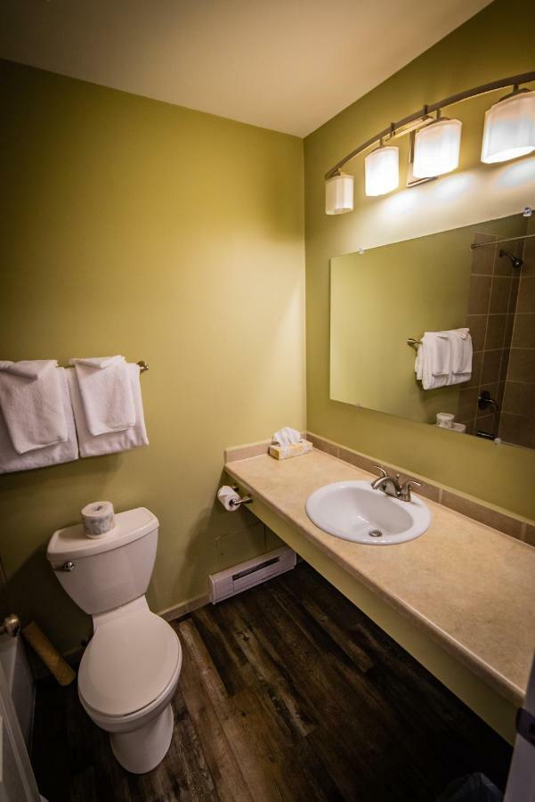 Alpine Inn & Suites Nelson Buitenkant foto