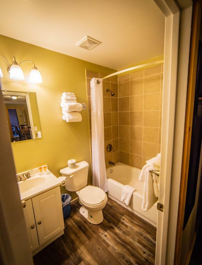 Alpine Inn & Suites Nelson Buitenkant foto