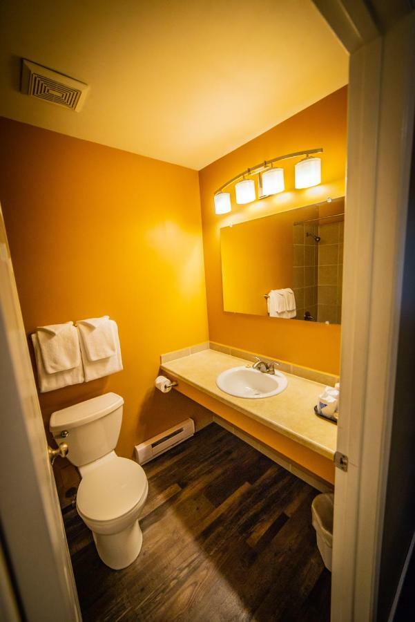 Alpine Inn & Suites Nelson Buitenkant foto