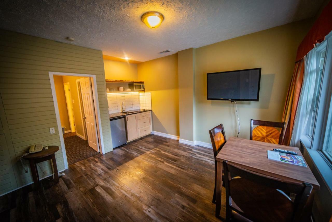 Alpine Inn & Suites Nelson Buitenkant foto