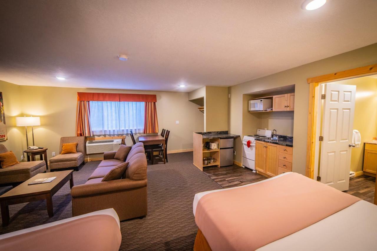 Alpine Inn & Suites Nelson Buitenkant foto