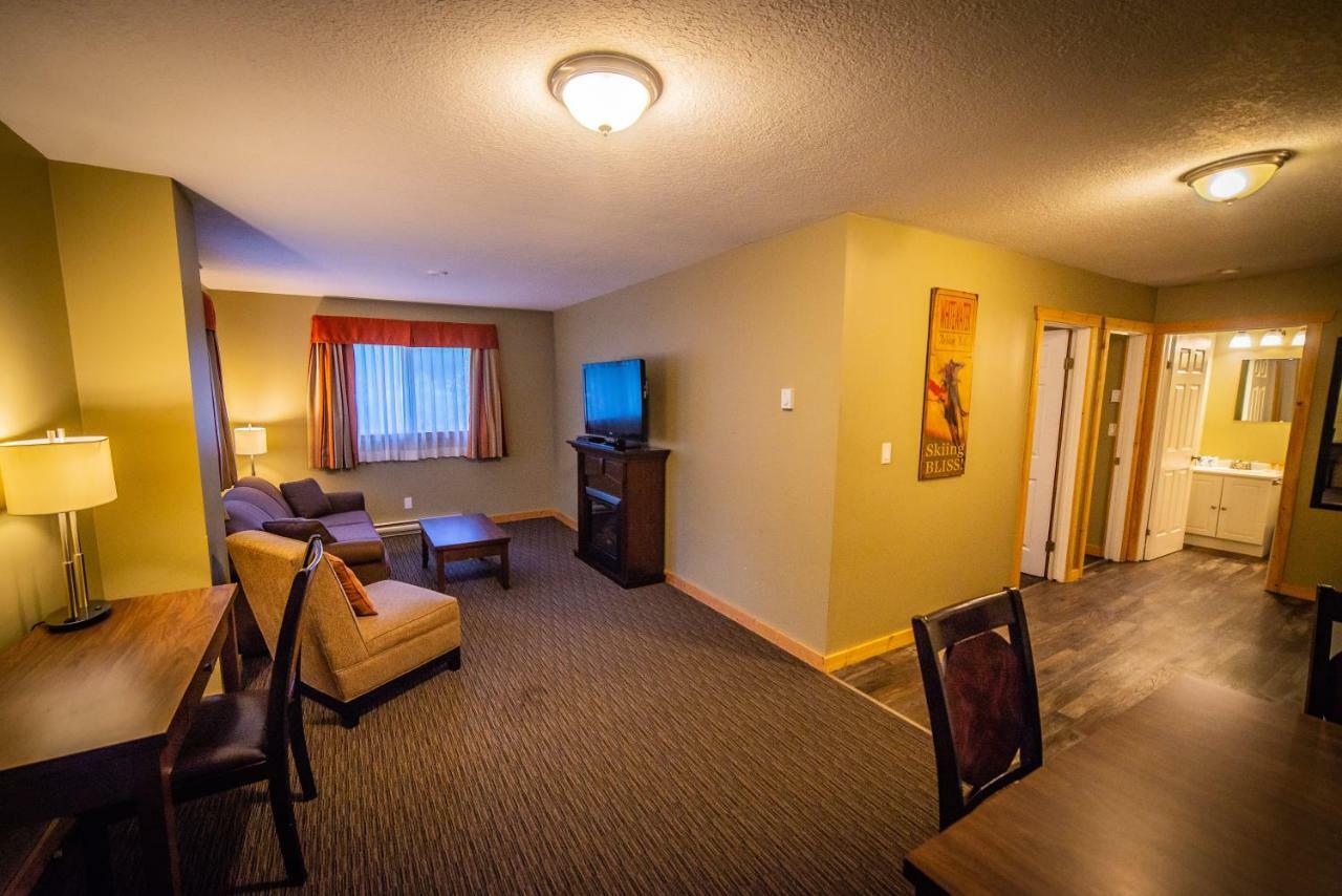 Alpine Inn & Suites Nelson Buitenkant foto