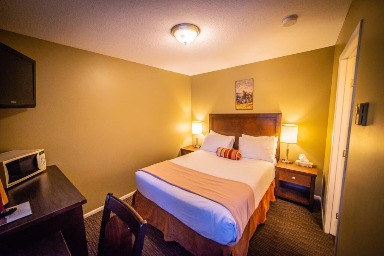 Alpine Inn & Suites Nelson Buitenkant foto